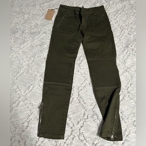 Olive green skinny jeans w/ zipper details by No 21